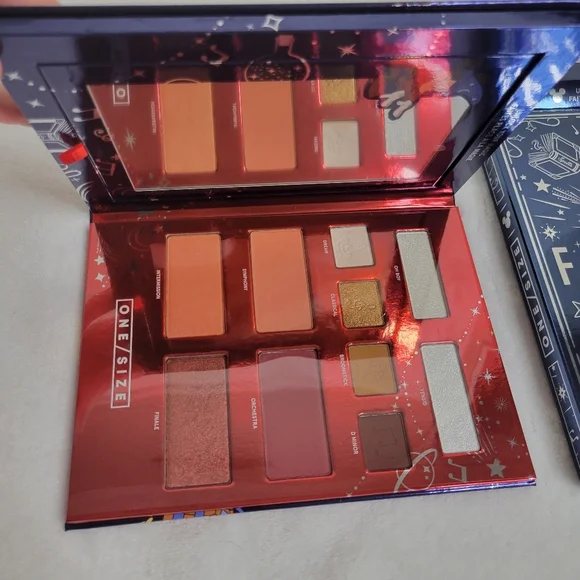 One/Size x Fantasia Holiday Storybook Mickey Face & Eye Palette - Picture 2 of 3